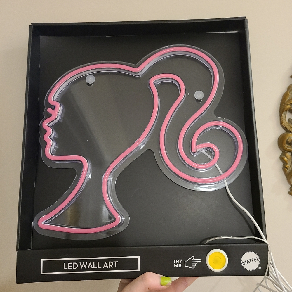 🆕️ barbie • pink led wall light - Picture 2 of 3
